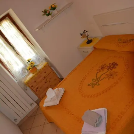 Alloggio per agriturismo Ghirlanda Norma Rita *