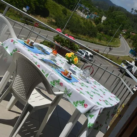 Alloggio per agriturismo Ghirlanda Norma Rita *