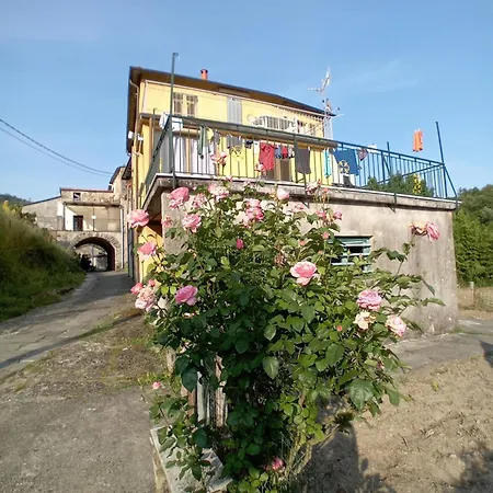 Ghirlanda Norma Rita Alloggio per agriturismo Carrodano Inferiore