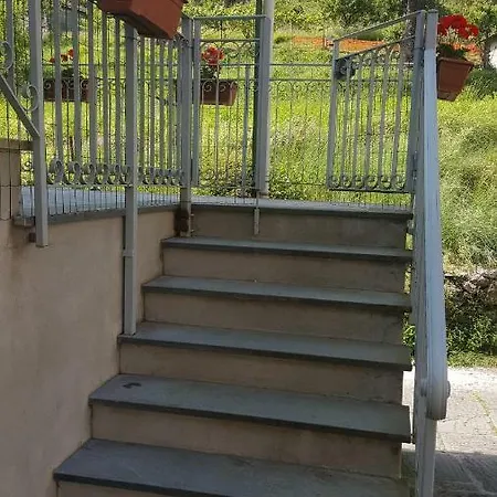 Alloggio per agriturismo Ghirlanda Norma Rita Carrodano Inferiore