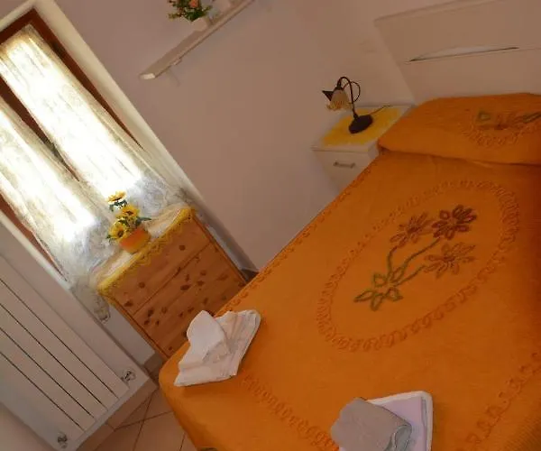 Alloggio per agriturismo Ghirlanda Norma Rita *